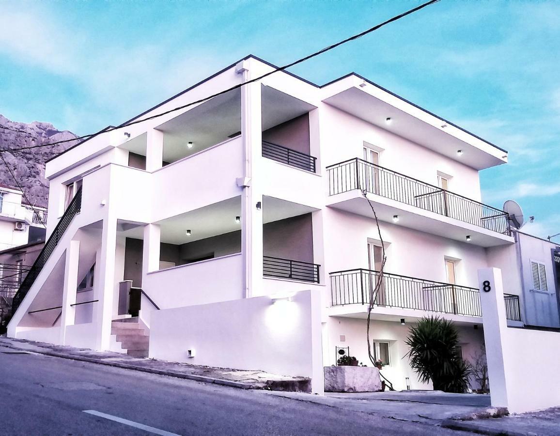 Apartman For 4 - Lovreta Макарска Екстериор снимка